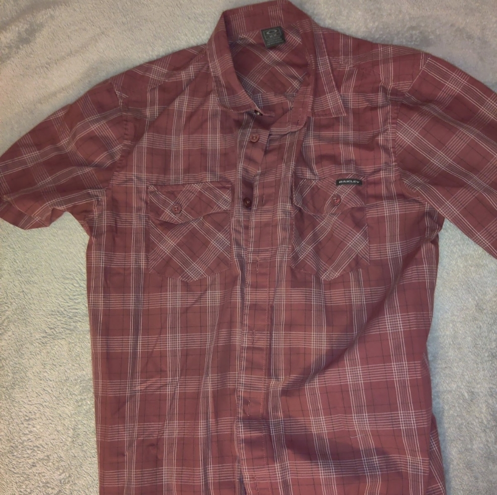 Oakley short sleeve shirt